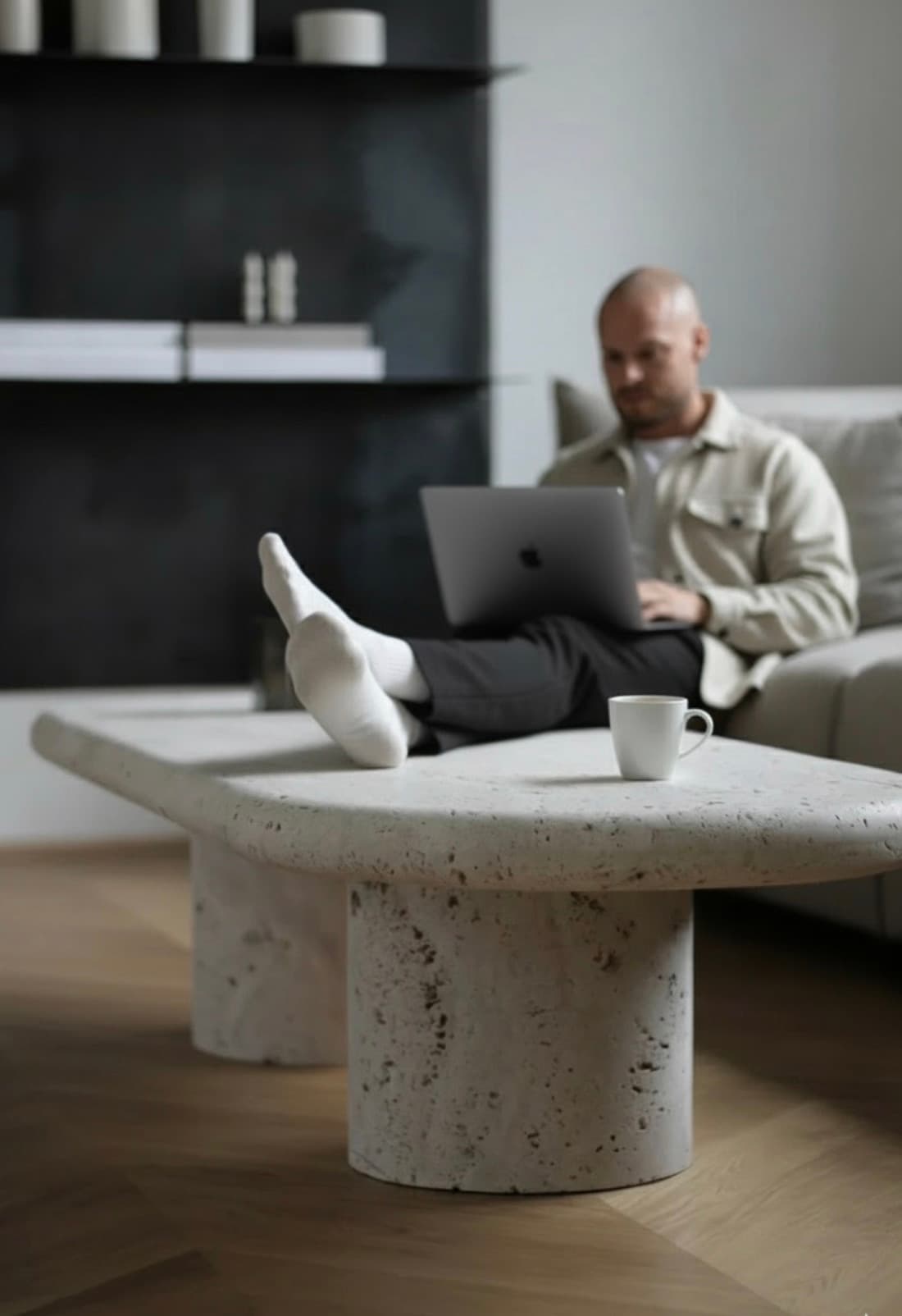Ruben Juncher arbejder på sin laptop